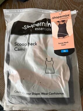 Shapermint Essentials Scoop Neck Cami - Black